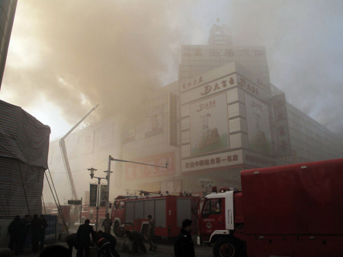 吉林市商厦发生火灾17人死亡(组图)