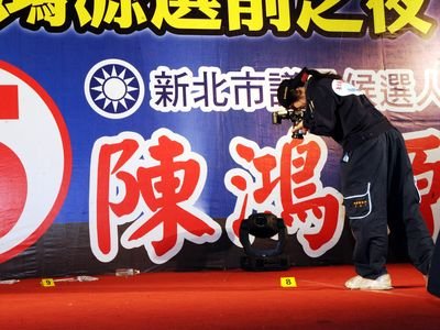 事件直击:男子抱住连胜文拿枪朝其头部开枪