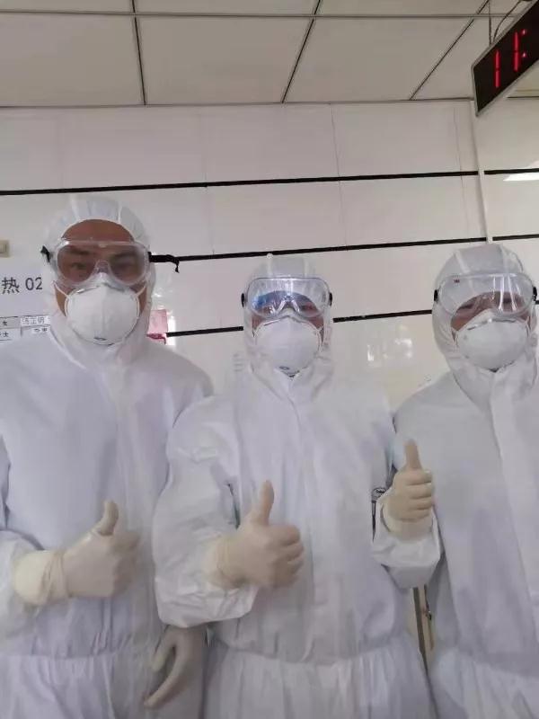 在抗击新型冠状病毒肺炎一线的整形外科医生们