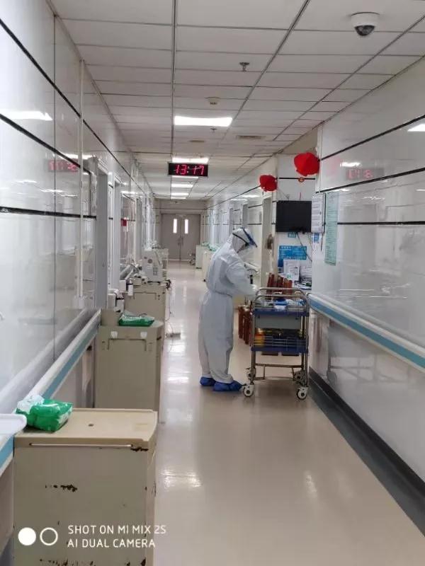 在抗击新型冠状病毒肺炎一线的整形外科医生们