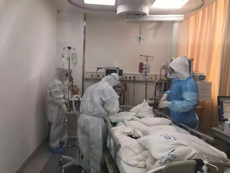 在抗击新型冠状病毒肺炎一线的整形外科医生们